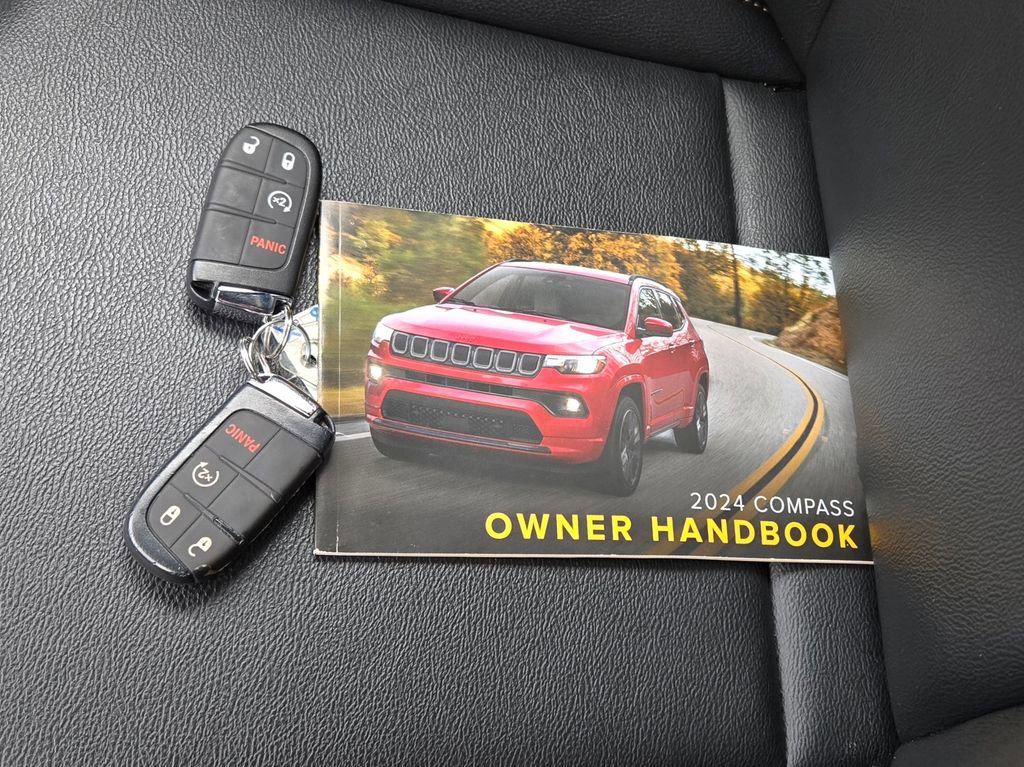 Used 2024 Jeep Compass Limited AWD/4WD image 11