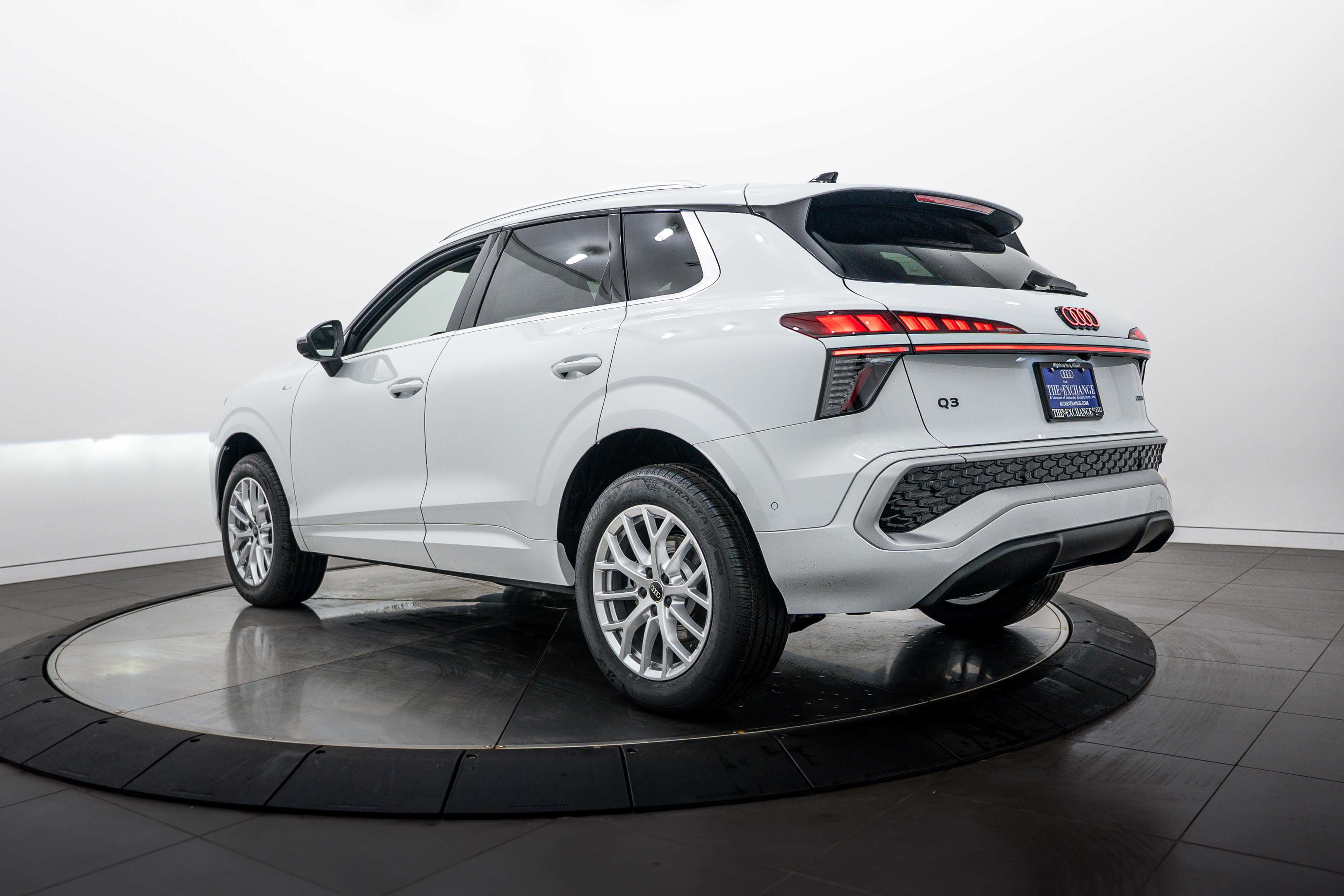 New 2026 Audi Q3 quattro 2.0T AWD/4WD image 5