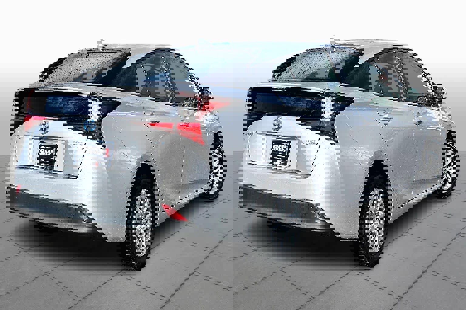 Used 2019 Toyota Prius LE w/ Carpet Mat Package image 12