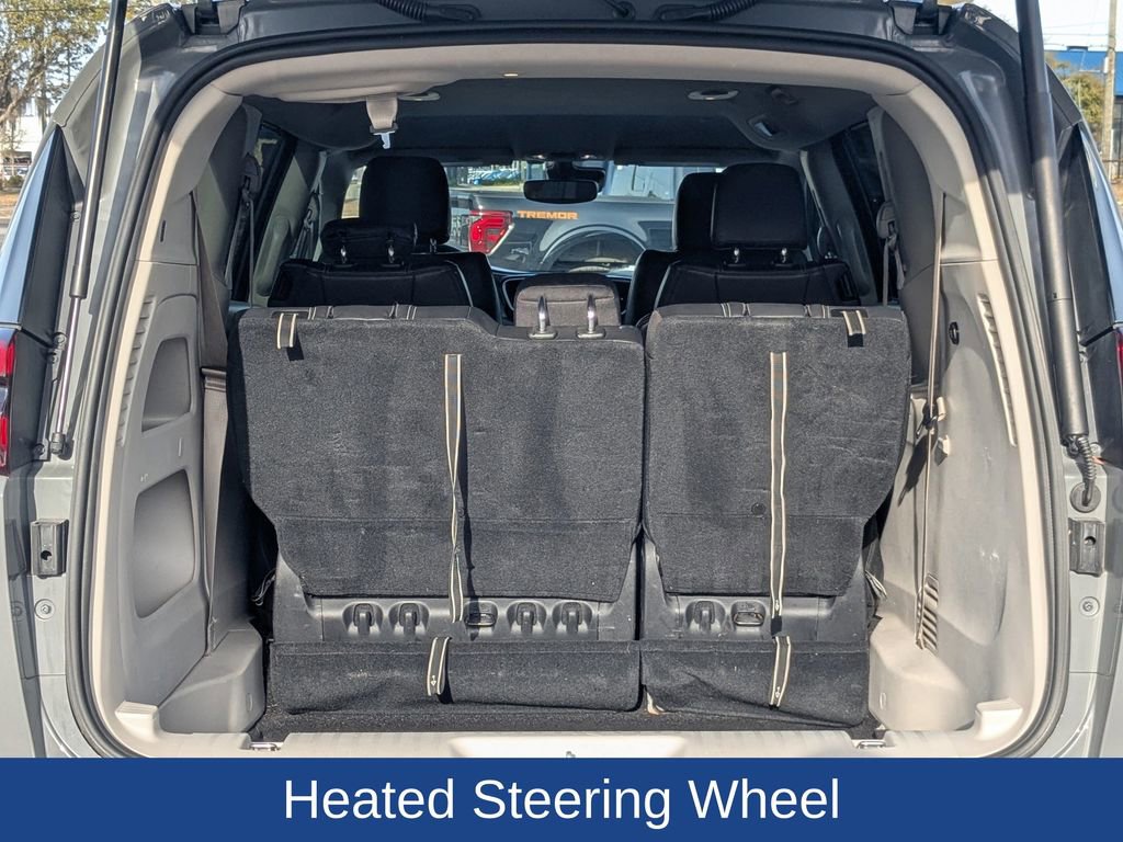 Used 2022 Chrysler Pacifica Touring-L image 13