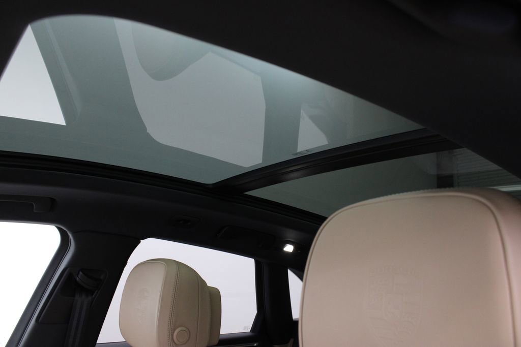 Used 2023 Porsche Macan S image 19