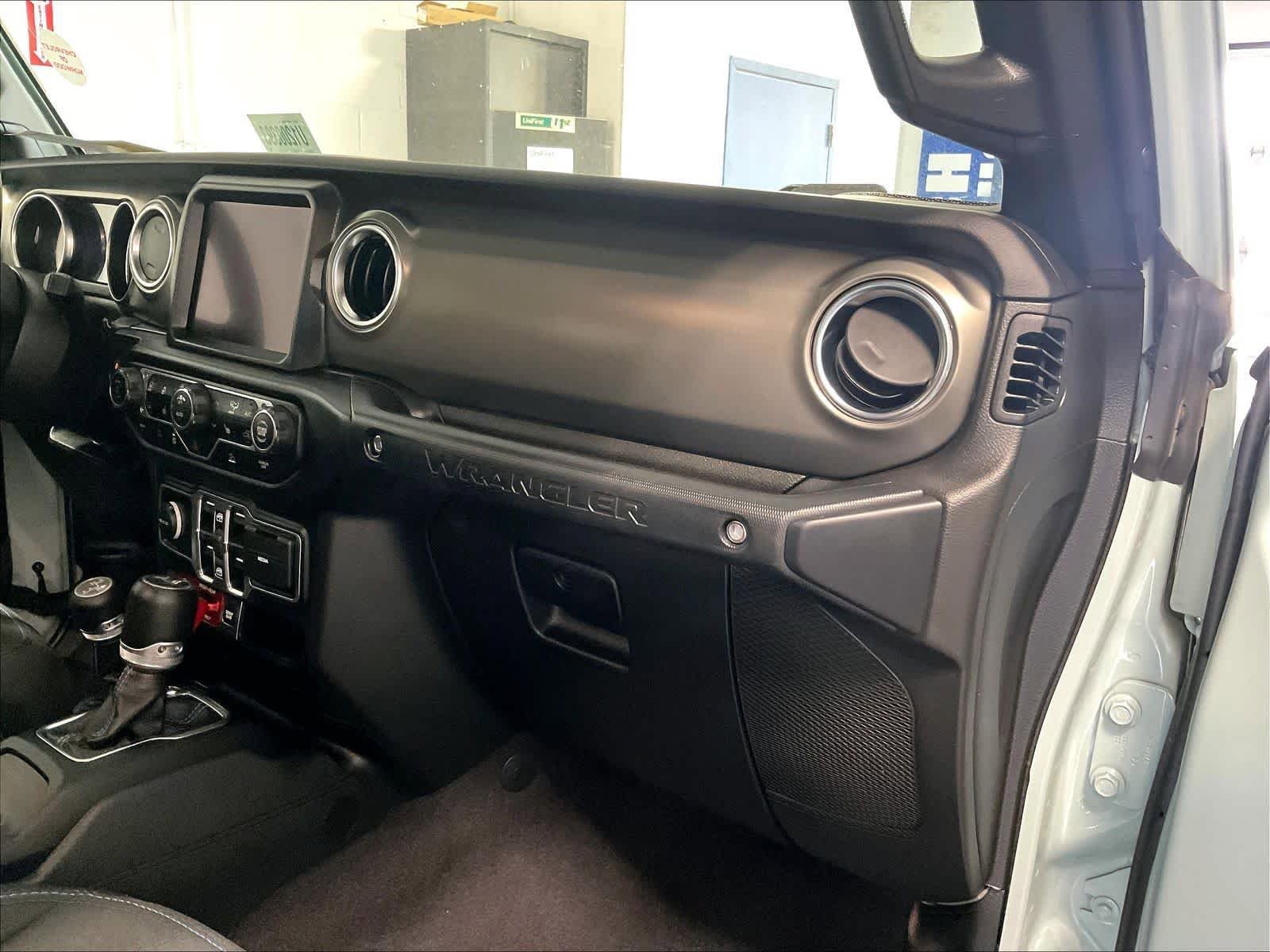 Used 2023 Jeep Wrangler Unlimited Rubicon 4xe w/ Cold Weather Group AWD/4WD image 13