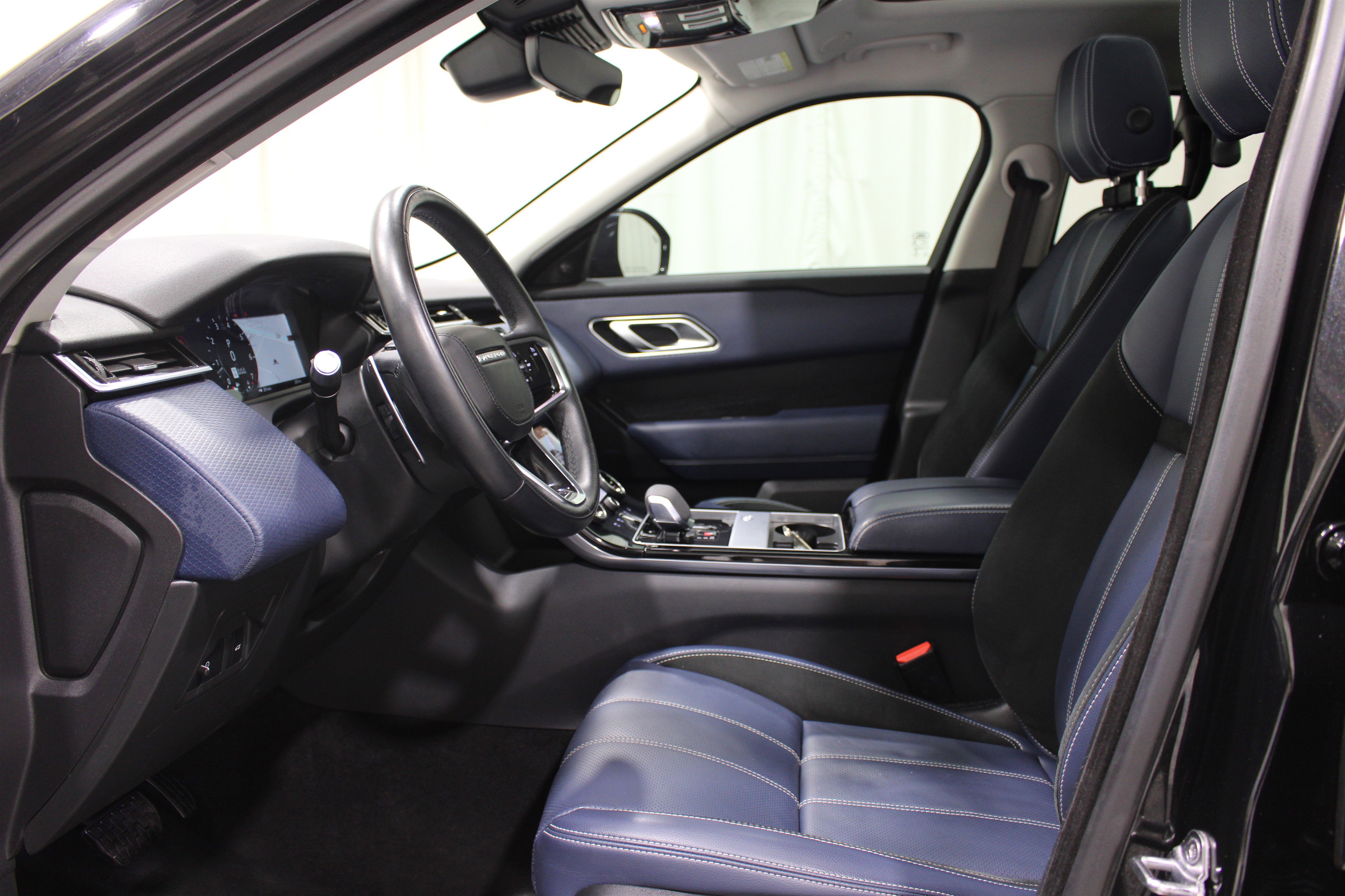 Used 2021 Land Rover Range Rover Velar S AWD/4WD image 3