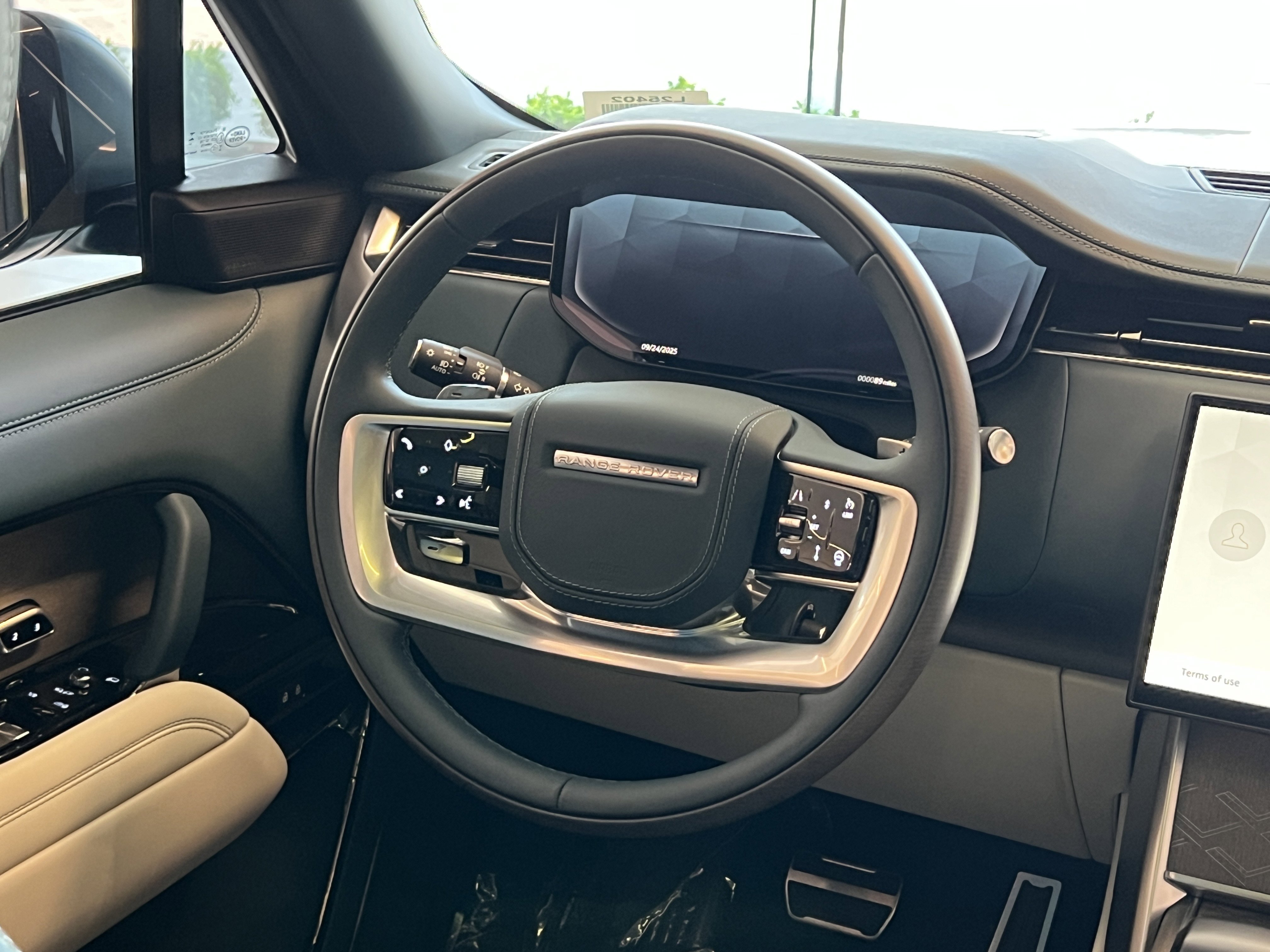 New 2025 Land Rover Range Rover SV AWD/4WD image 19