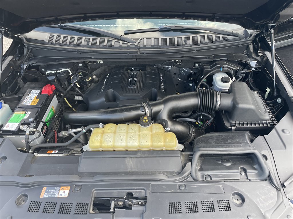 Used 2019 Lincoln Navigator L Select AWD/4WD image 8