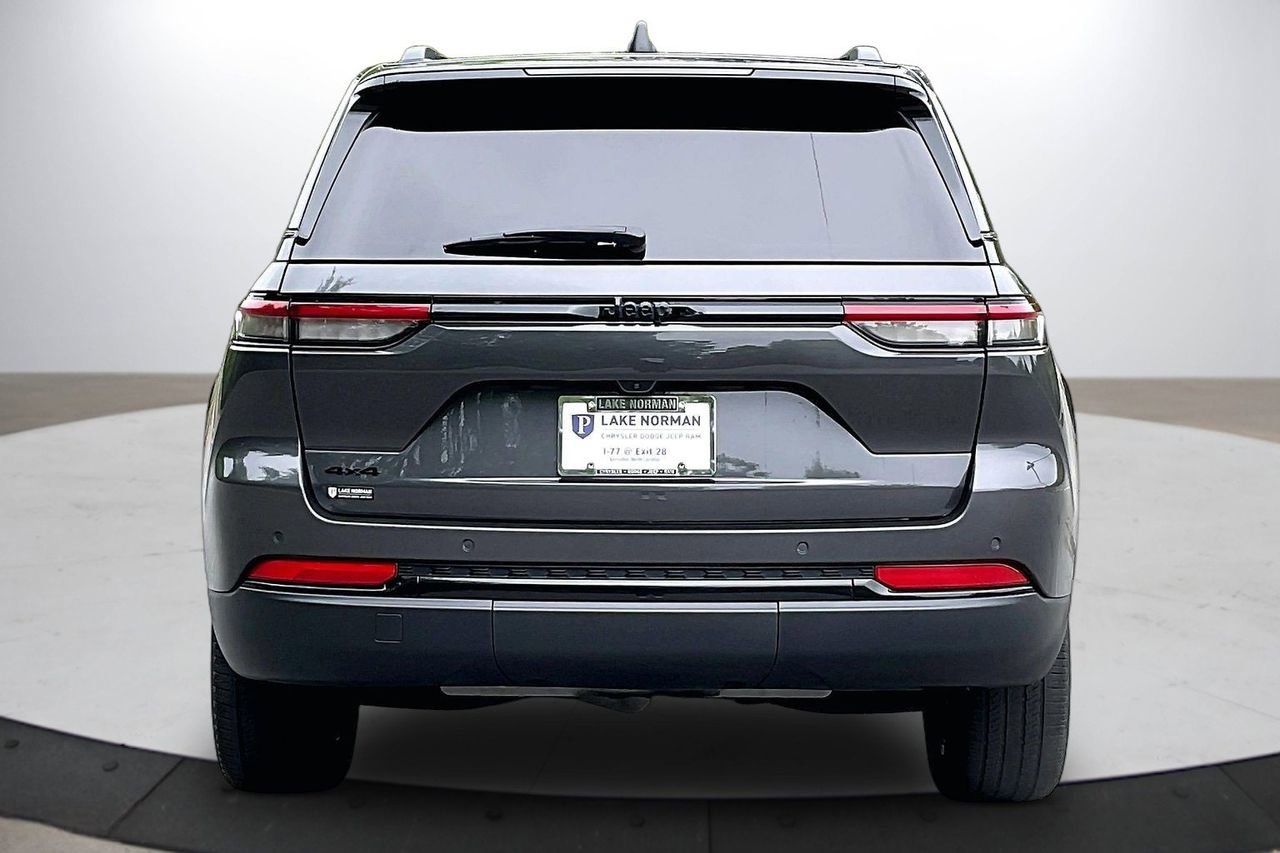 Certified 2023 Jeep Grand Cherokee Altitude AWD/4WD image 8