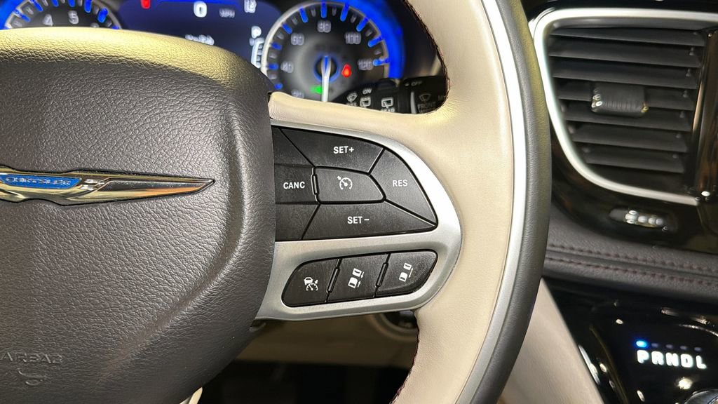 Used 2017 Chrysler Pacifica Limited FWD image 25