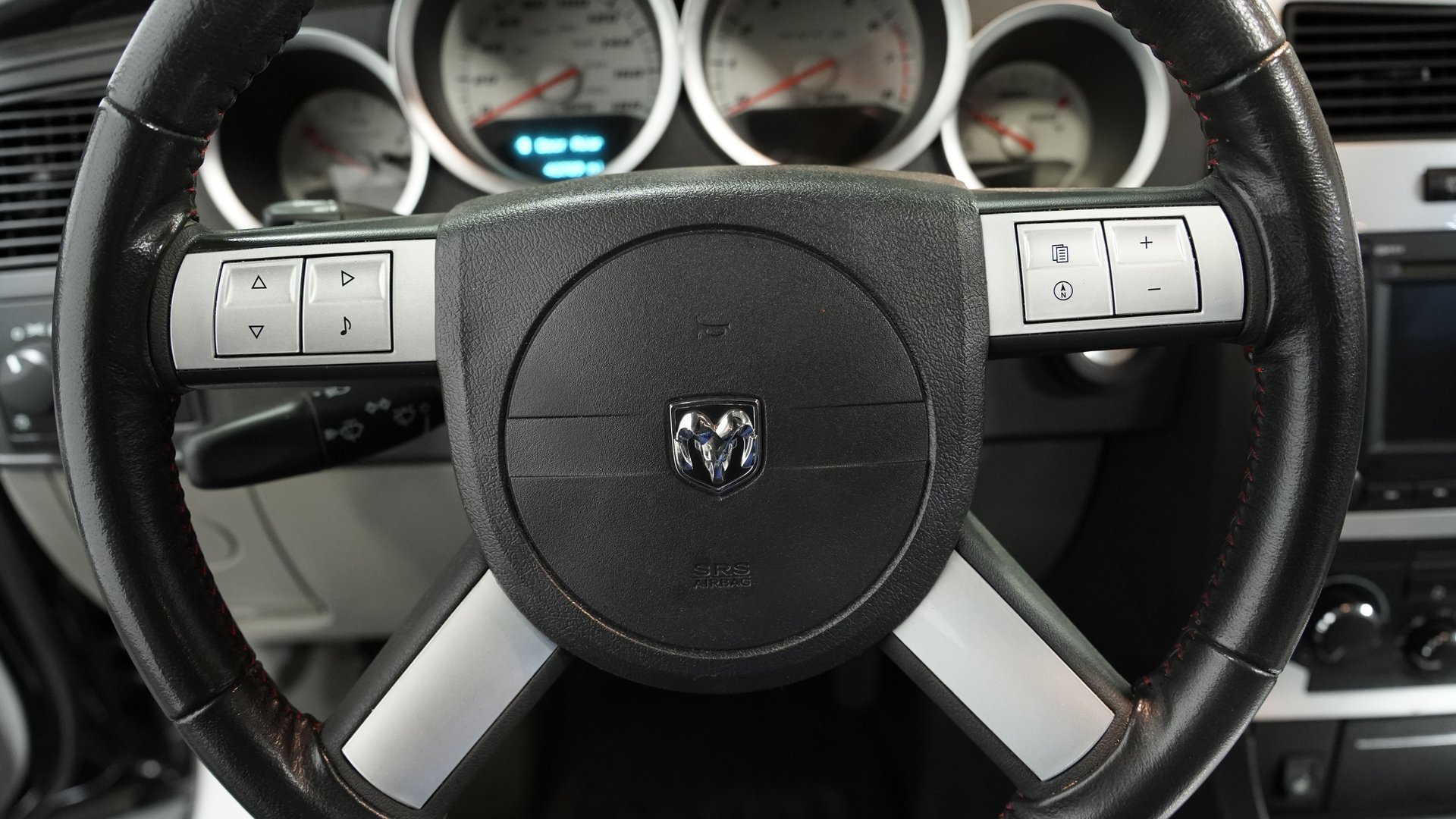 Used 2006 Dodge Magnum SRT8 w/ SRT Option Group III image 29