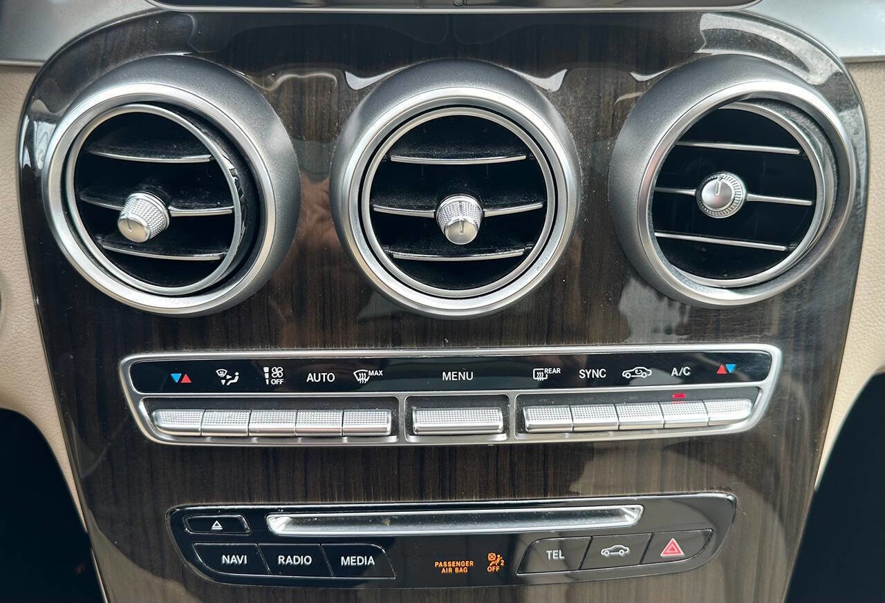 Used 2019 Mercedes-Benz GLC 300 w/ Premium Package image 32