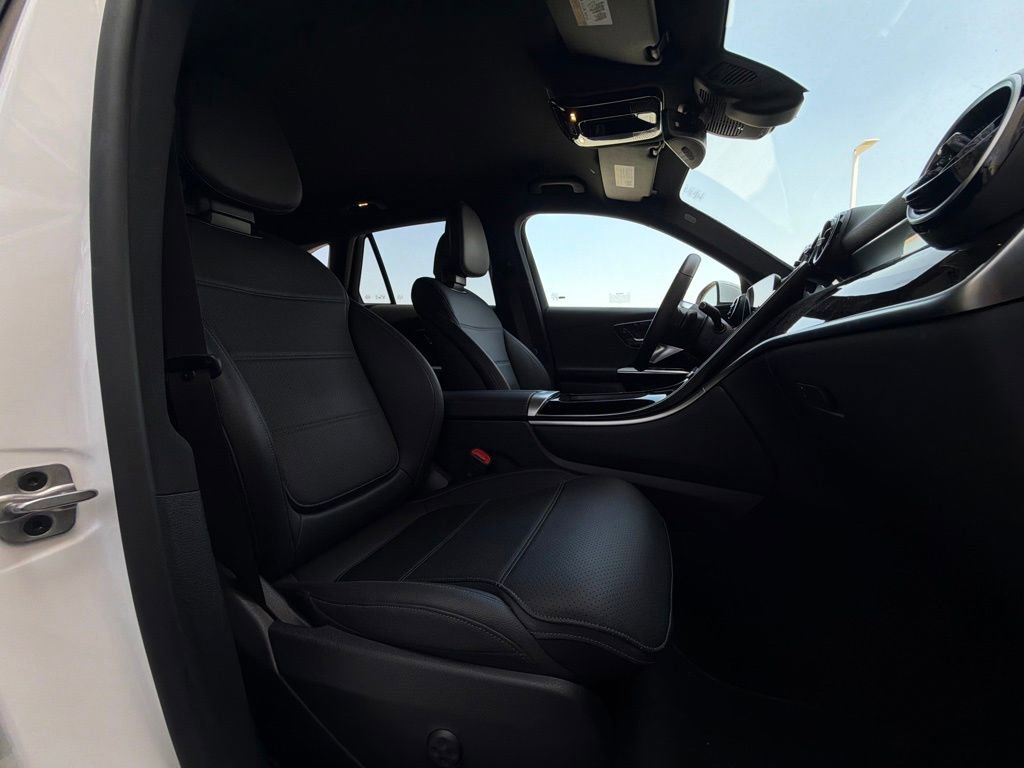Used 2025 Mercedes-Benz GLC 300 image 21