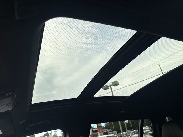 Used 2023 BMW X7 M60i w/ Executive Package image 34