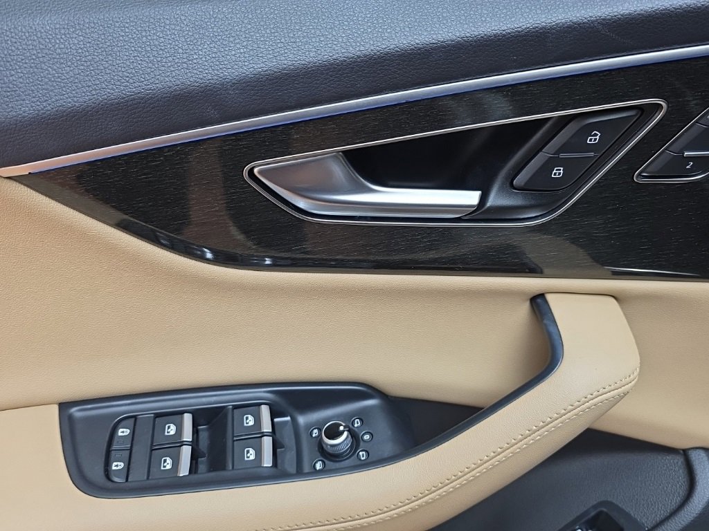 Used 2023 Audi Q7 3.0T Prestige w/ Prestige Package image 29