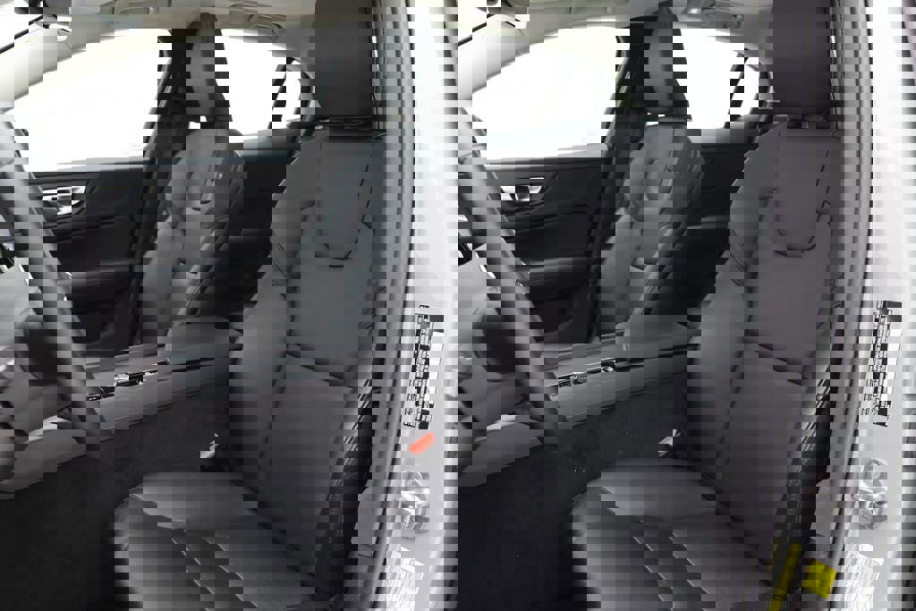 Used 2025 Volvo S60 B5 Core image 18