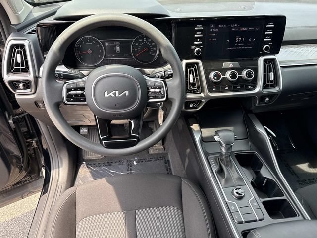 Used 2023 Kia Sorento LX FWD image 17