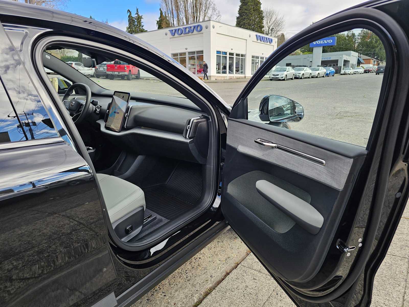 New 2026 Volvo EX30 Cross Country Ultra w/ Protection Package Premier AWD/4WD image 9