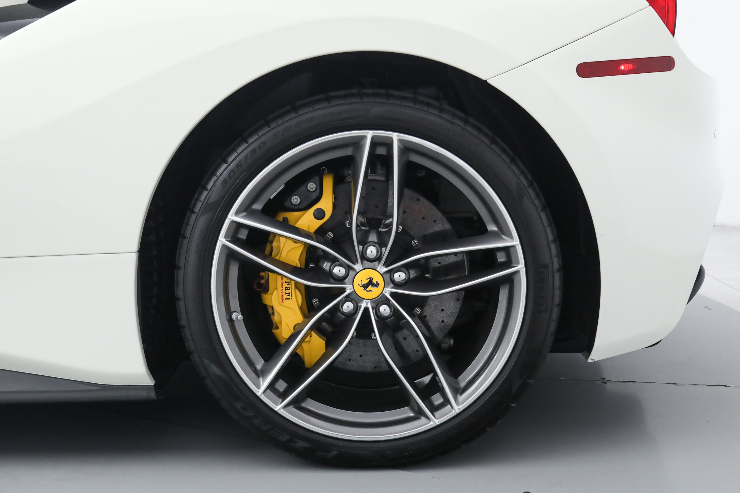 Used 2017 Ferrari 488 GTB RWD image 41