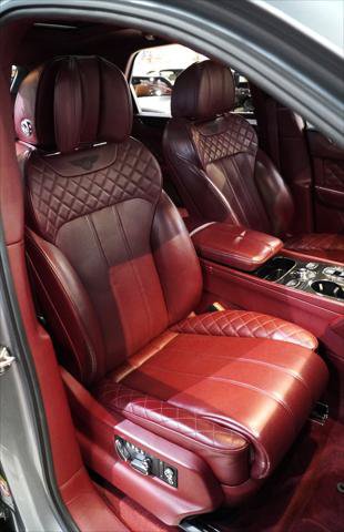 Used 2020 Bentley Bentayga AWD/4WD image 28