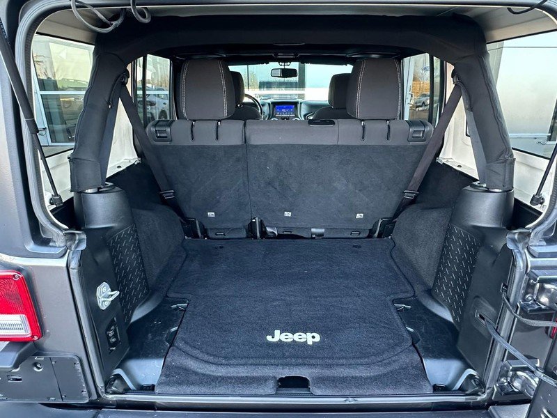 Used 2017 Jeep Wrangler Unlimited Sahara w/ Connectivity Group image 14