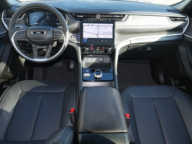 New 2025 Jeep Grand Cherokee Limited w/ Black Appearance Package image 5
