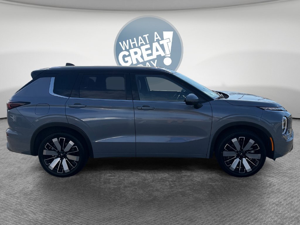 Used 2025 Mitsubishi Outlander SEL AWD/4WD image 2