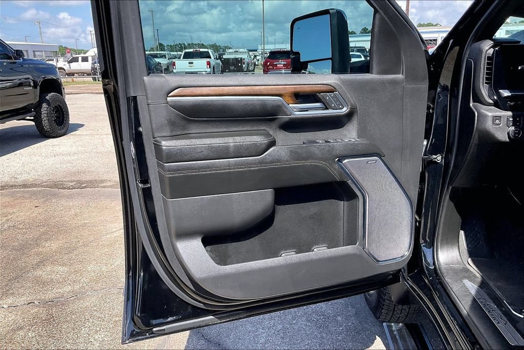 Used 2024 Chevrolet Silverado 3500 High Country w/ Technology Package AWD/4WD image 17