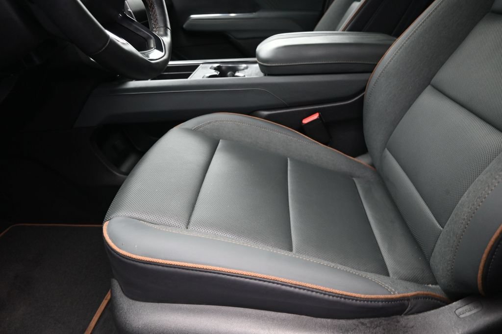 Used 2024 GMC Acadia AT4 w/ Luxury Package AWD/4WD image 13