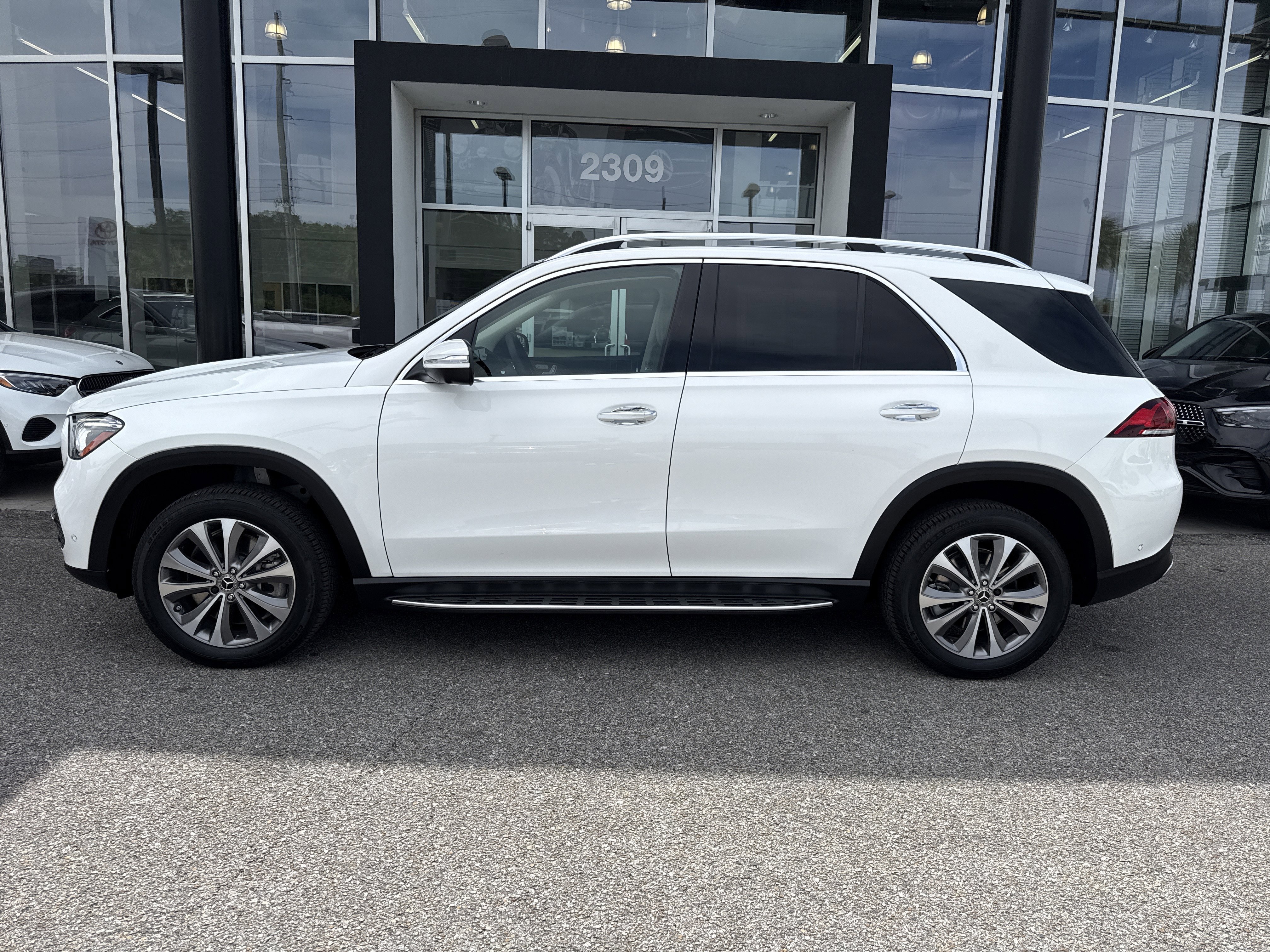 Used 2023 Mercedes-Benz GLE 450 4MATIC image 2