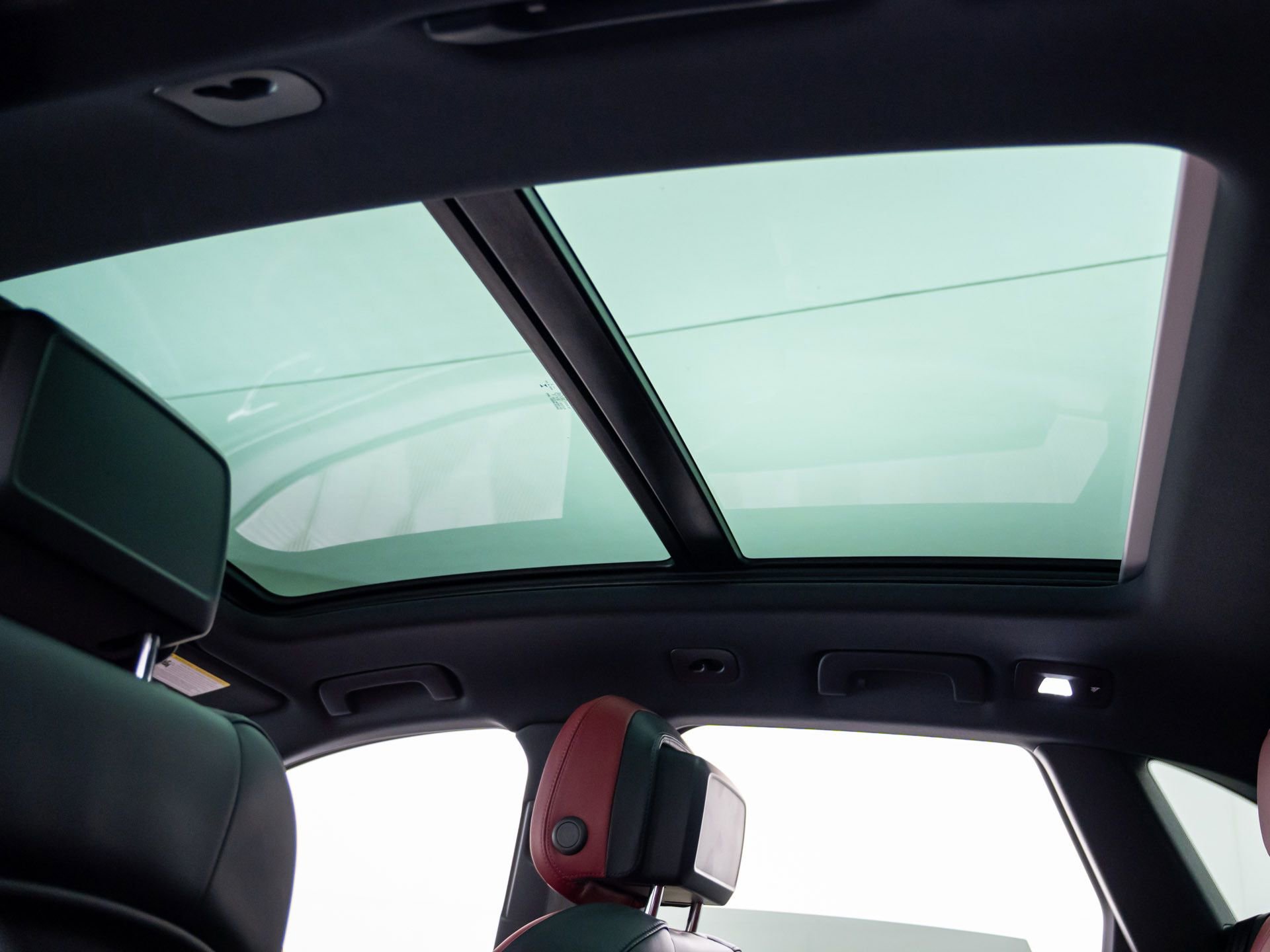 Certified 2023 Porsche Macan Turbo image 18