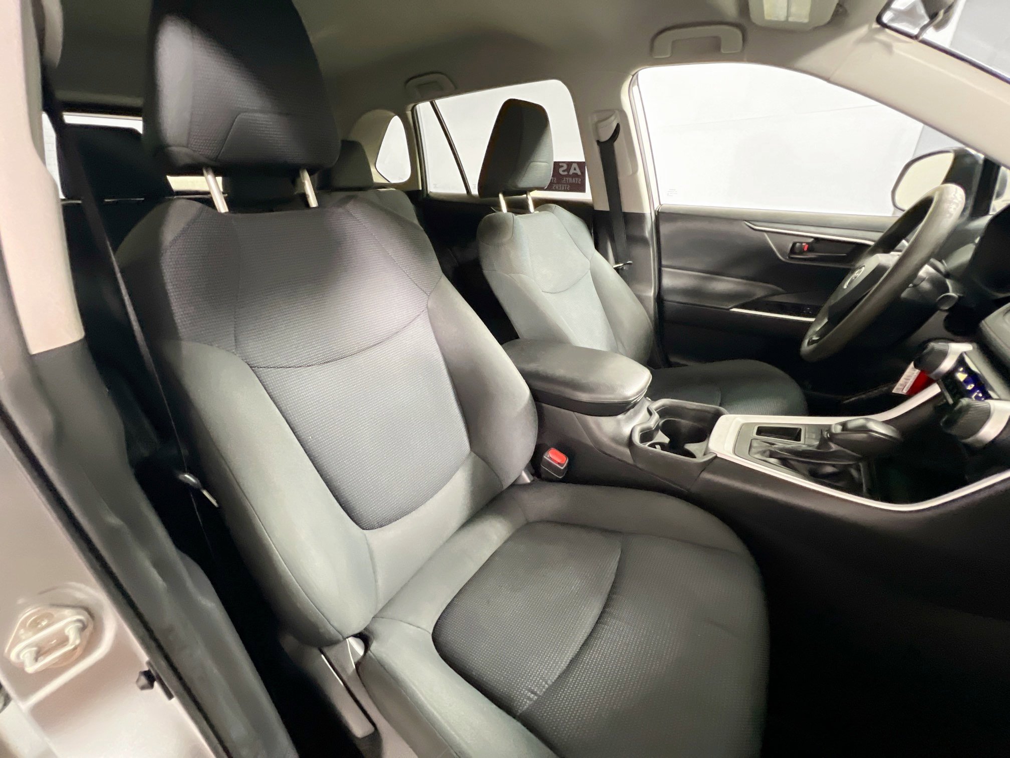 Used 2019 Toyota RAV4 LE image 30