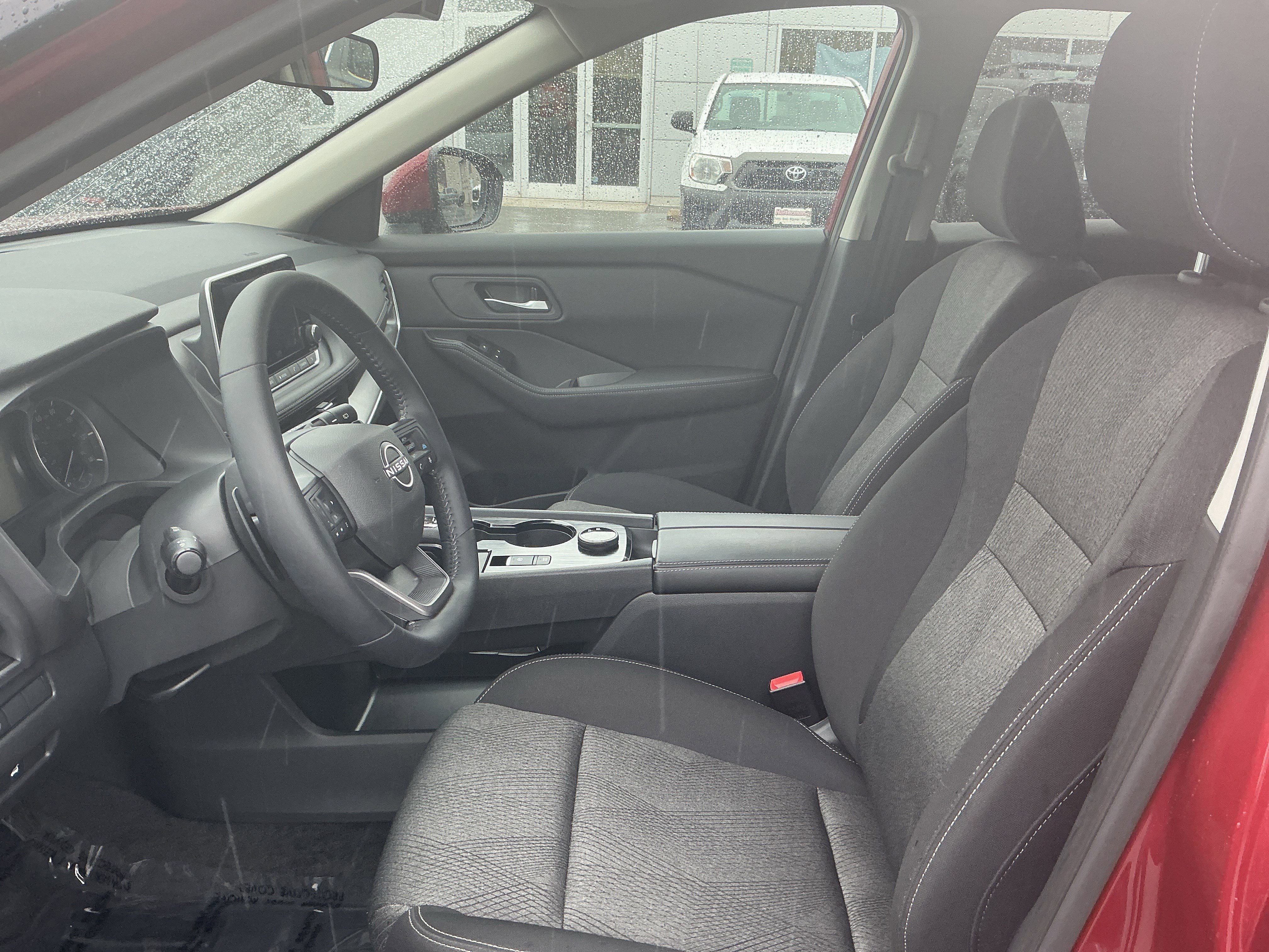 Used 2026 Nissan Rogue SV AWD/4WD image 10