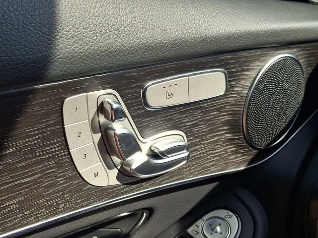 Used 2021 Mercedes-Benz GLC 300 4MATIC image 24