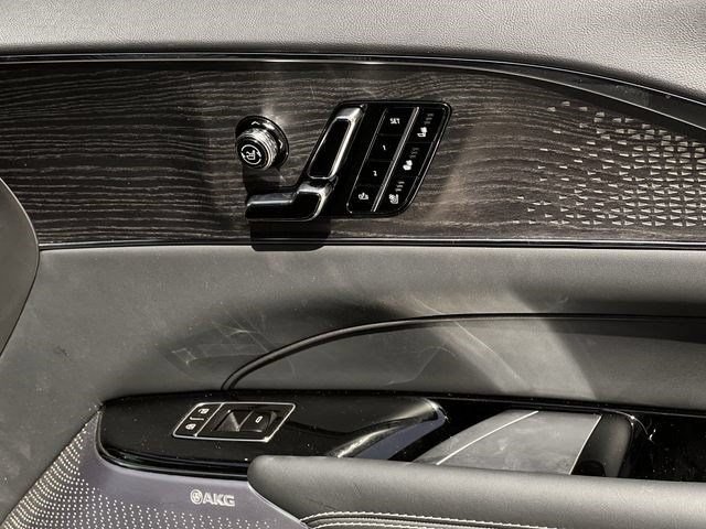 New 2026 Cadillac Lyriq V w/ Exterior Carbon Fiber Package AWD/4WD image 23