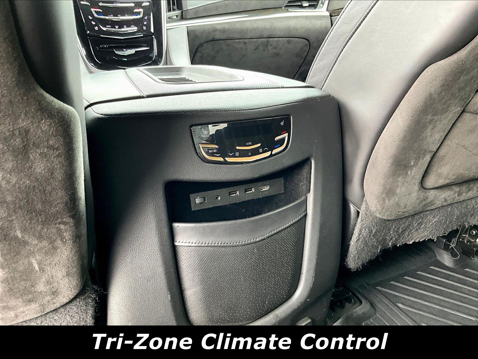 Used 2019 Cadillac Escalade Platinum w/ Escalade Sport Edition AWD/4WD image 10