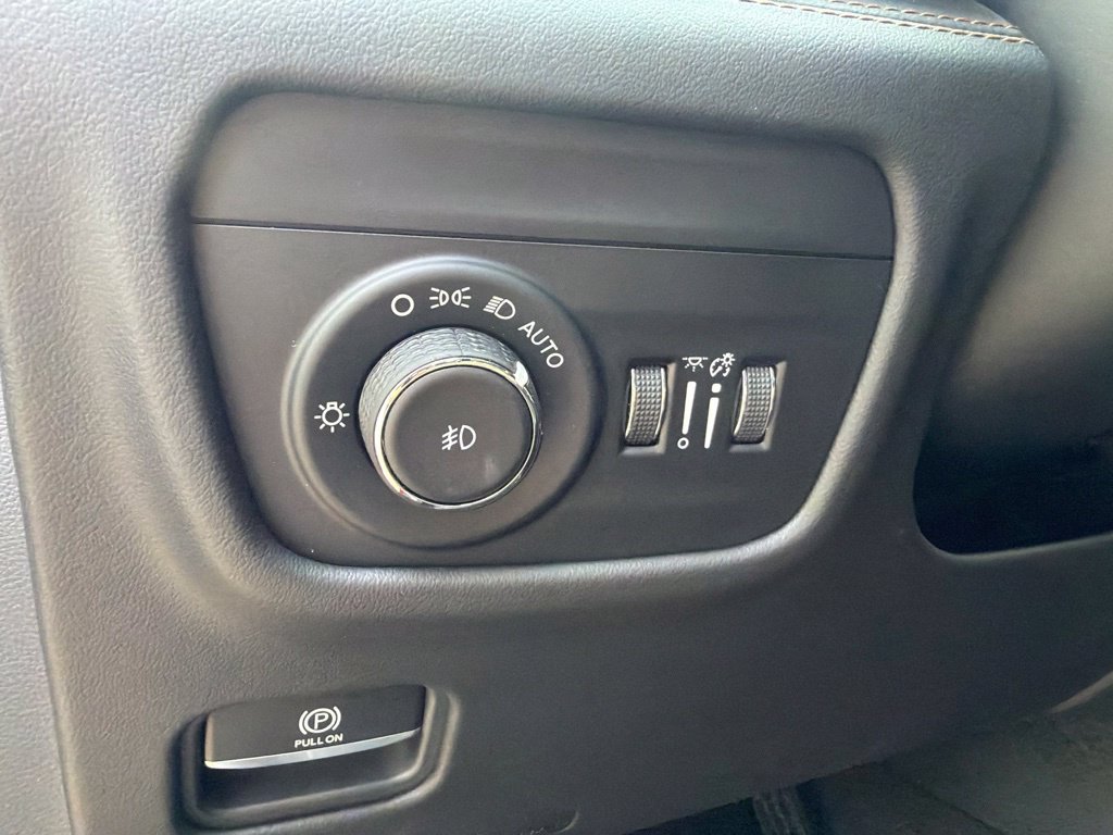 Used 2023 Jeep Grand Cherokee L Summit AWD/4WD image 23