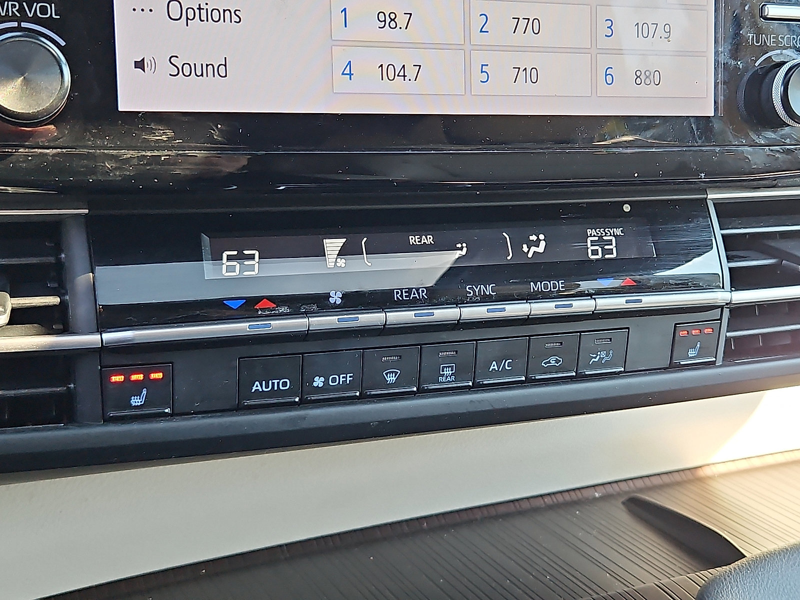 Used 2023 Toyota Sienna XLE image 17