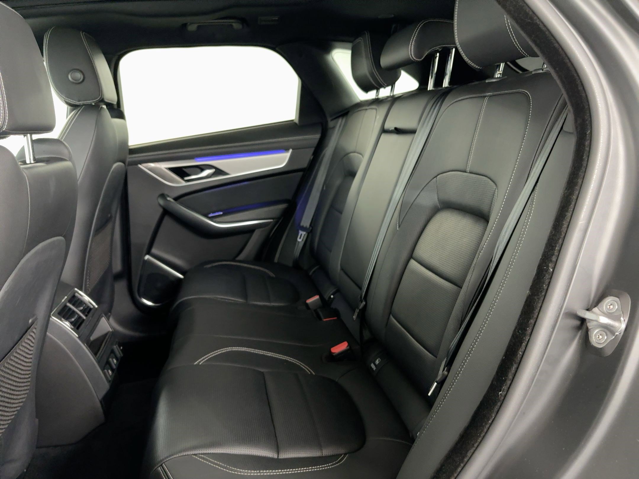 Used 2024 Jaguar F-PACE R-Dynamic S image 27