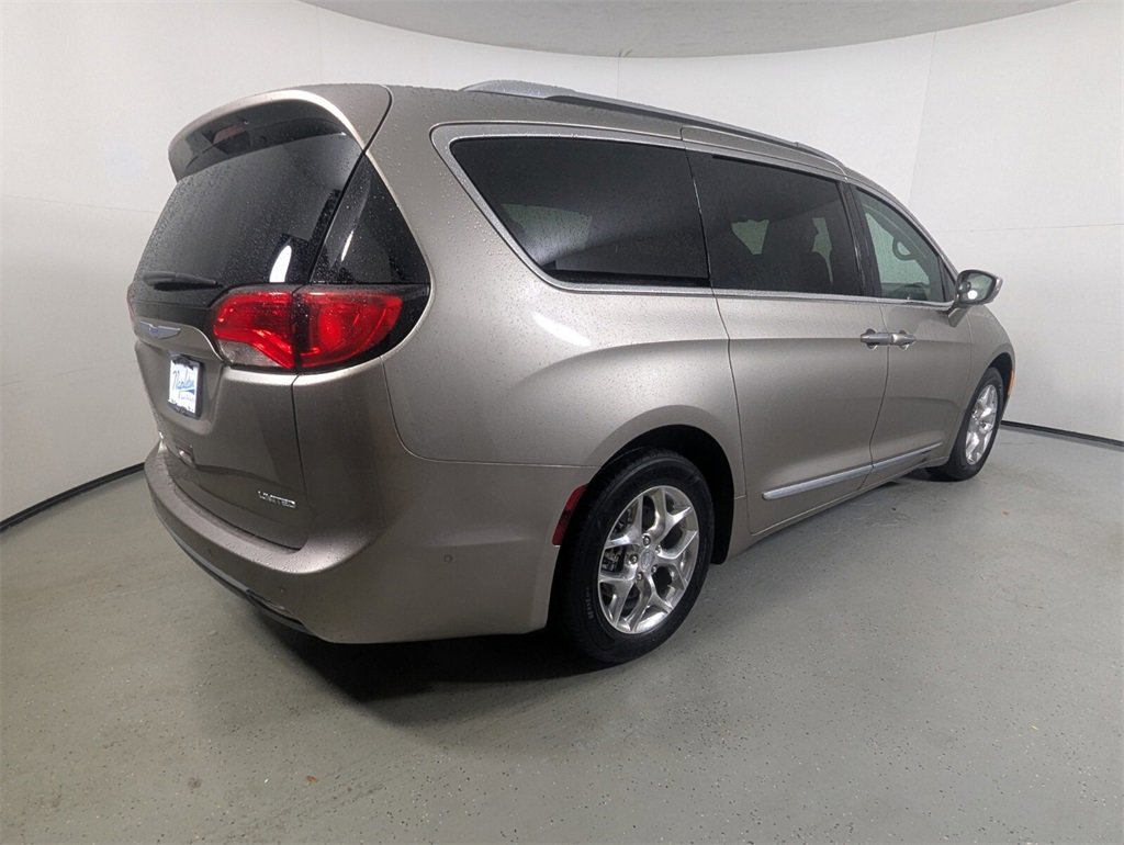 Used 2018 Chrysler Pacifica Limited w/ Advanced Safetytec Group image 7