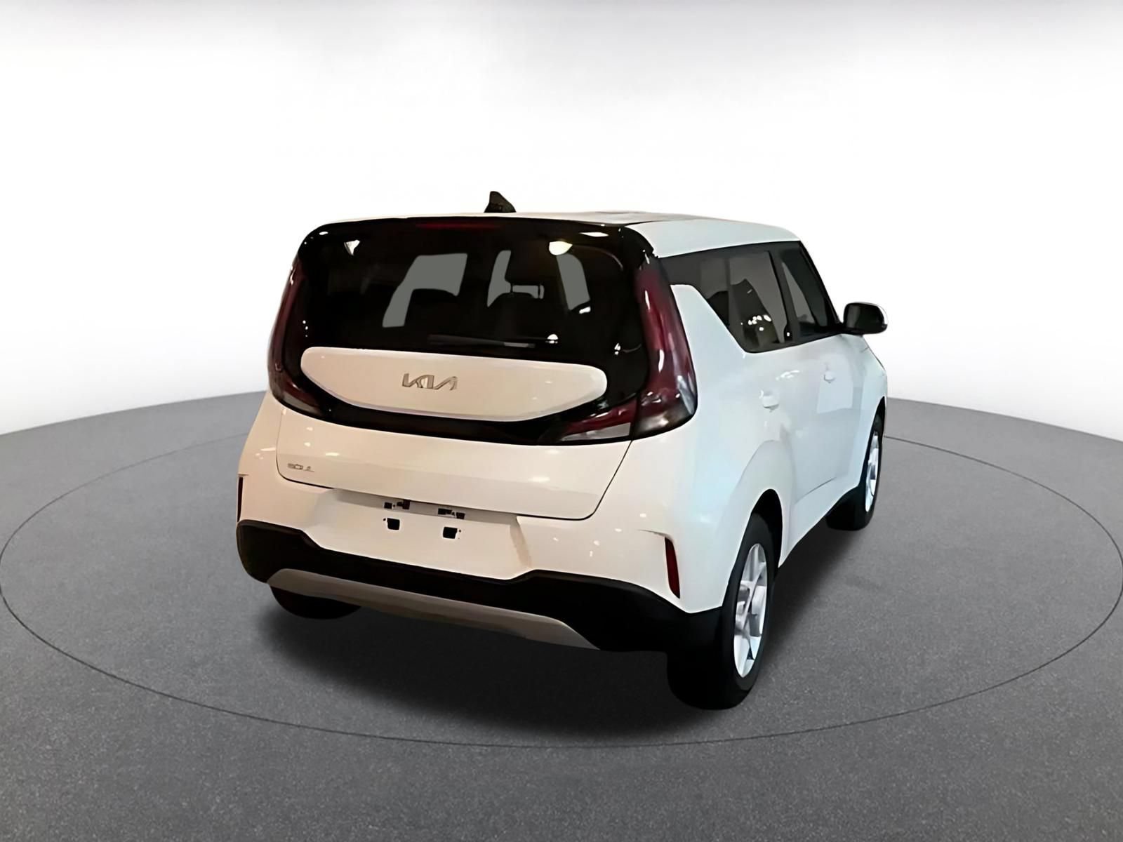 Used 2025 Kia Soul LX w/ LX Technology Package FWD image 11