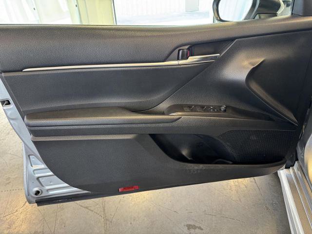 Used 2022 Toyota Camry SE image 16