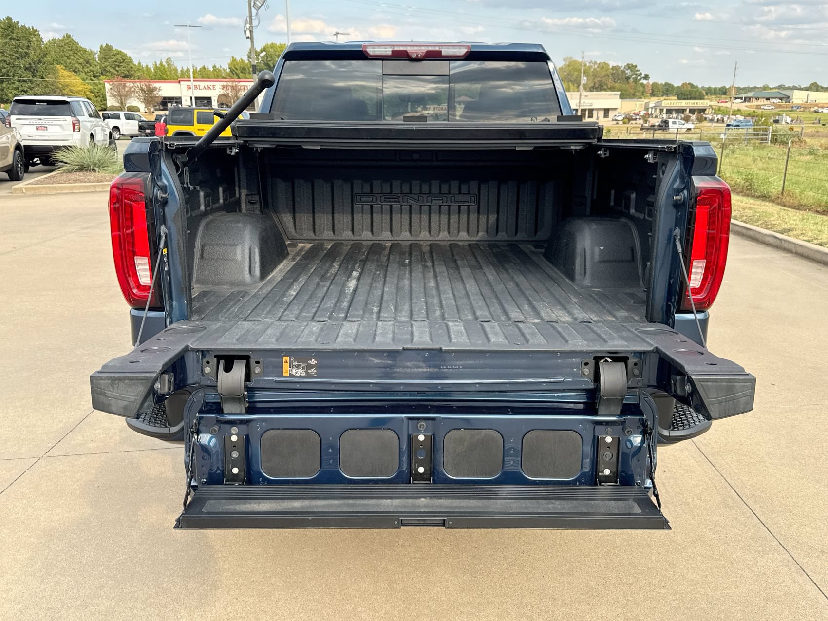 Used 2021 GMC Sierra 1500 Denali w/ Denali Ultimate Package AWD/4WD image 25