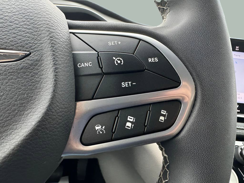 Certified 2023 Chrysler Pacifica Touring-L image 19