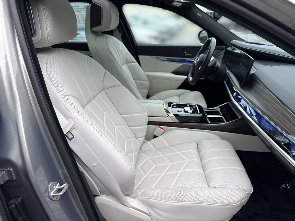Used 2023 BMW i7 xDrive60 AWD/4WD image 25