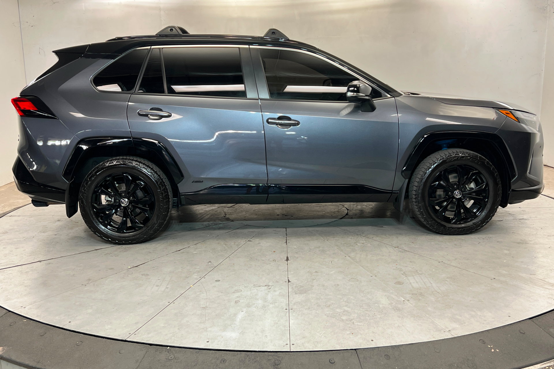 Used 2023 Toyota RAV4 XSE AWD/4WD image 7