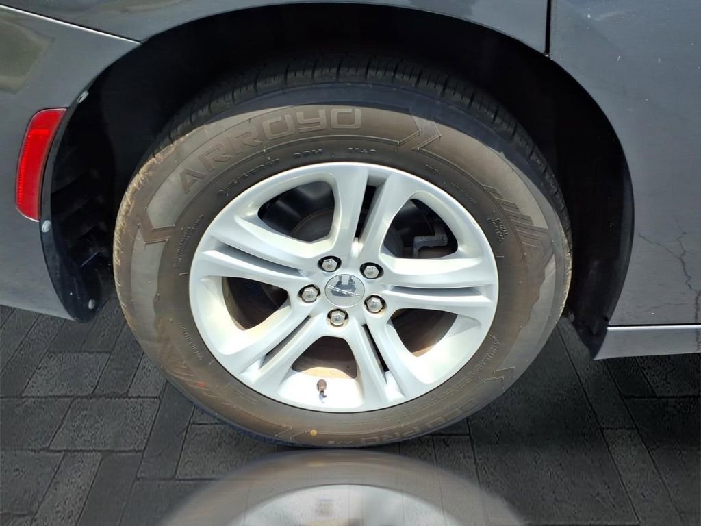 Used 2018 Dodge Charger SXT RWD image 11