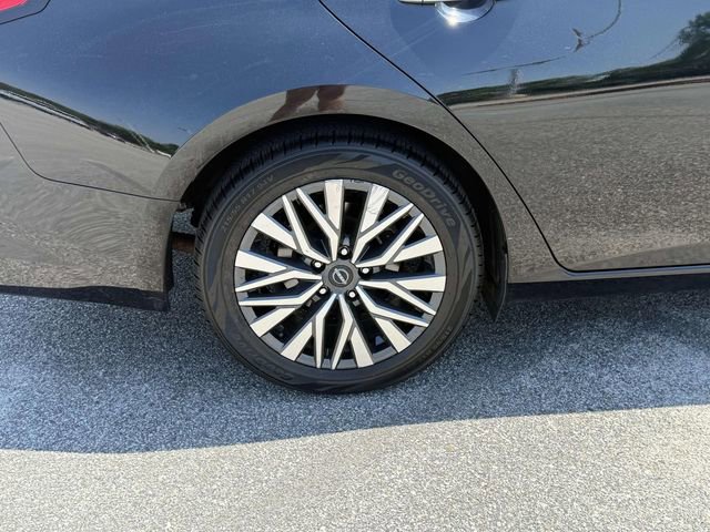 Used 2024 Nissan Altima 2.5 SV FWD image 6