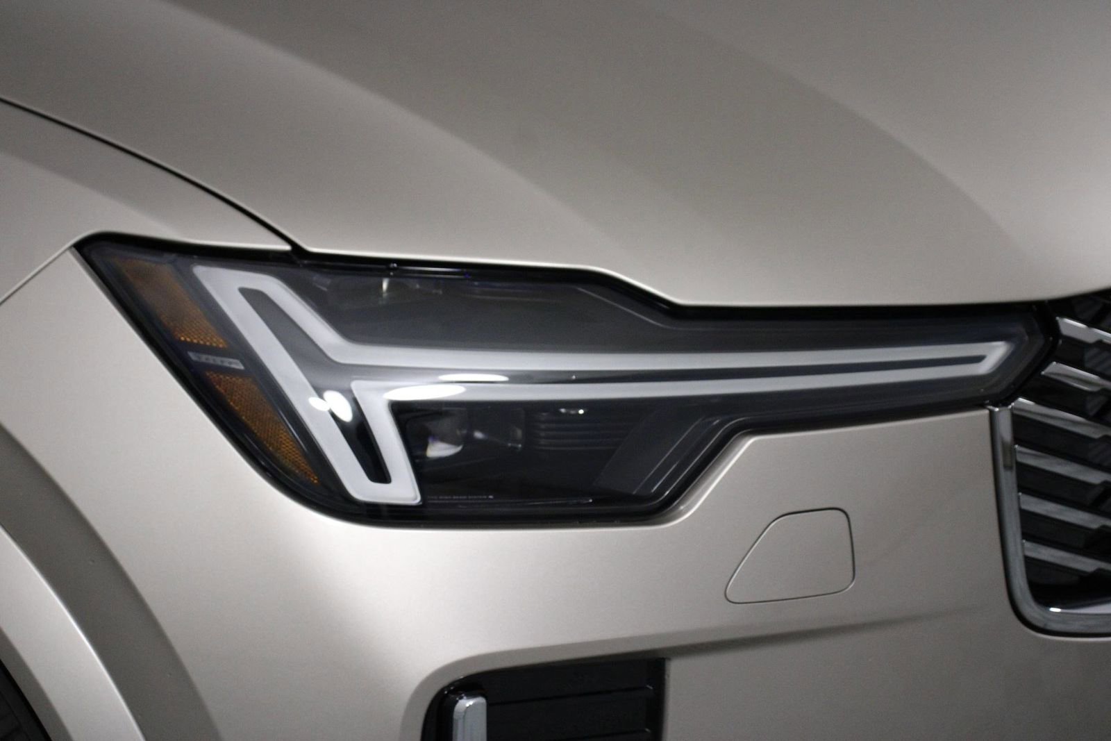 New 2026 Volvo XC90 T8 Plus w/ Protection Package Premier image 14