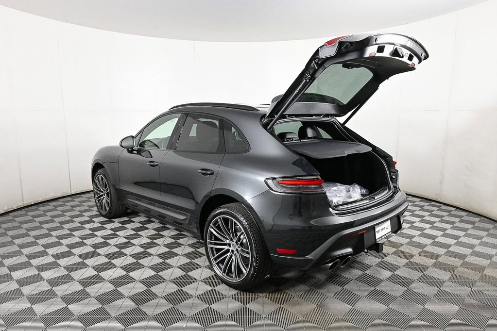 Certified 2026 Porsche Macan AWD/4WD image 32