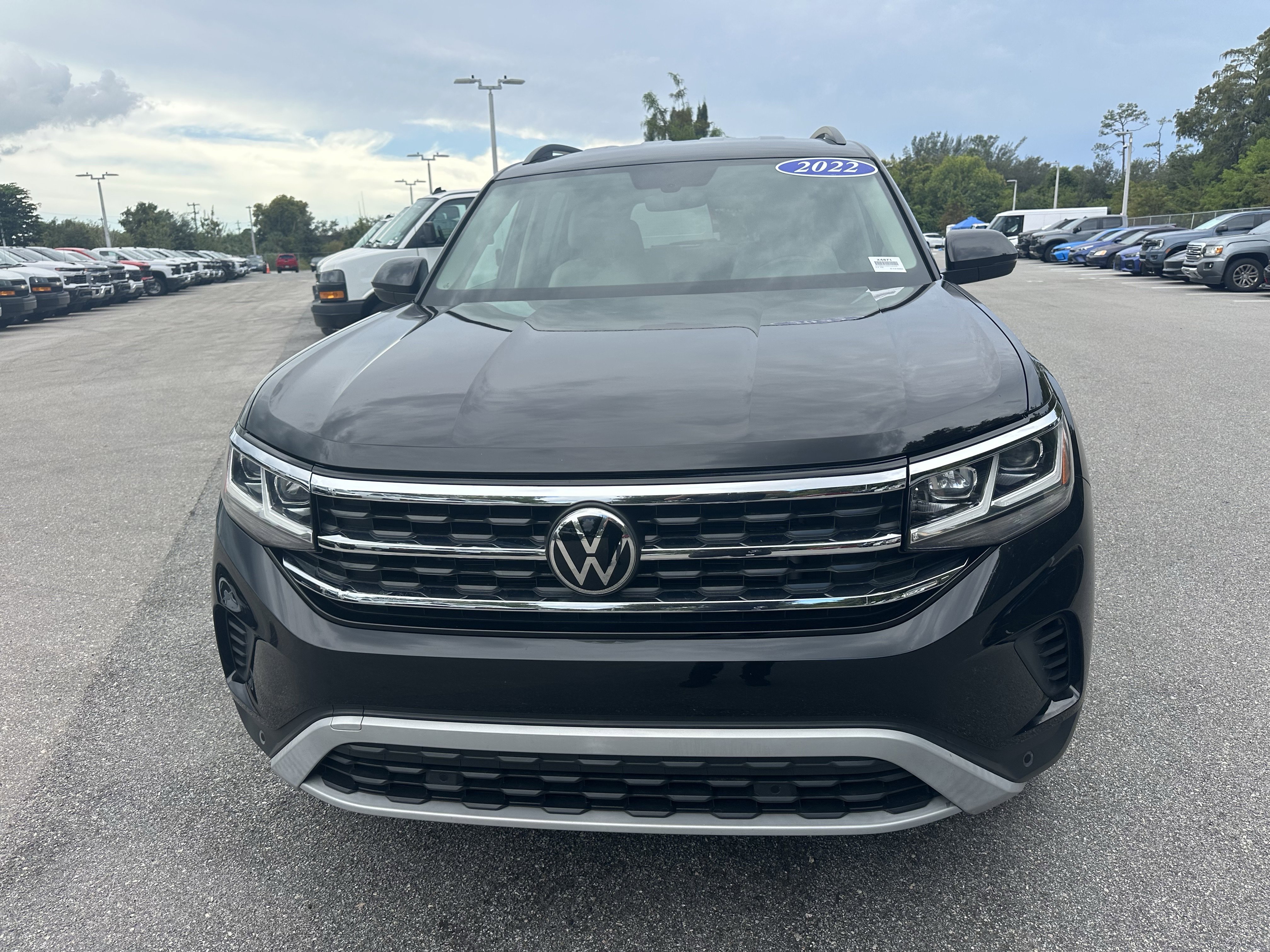 Used 2022 Volkswagen Atlas SE w/ Black Wheel Package image 2
