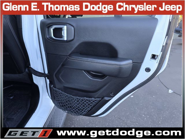 Used 2022 Jeep Wrangler Unlimited Sahara image 33