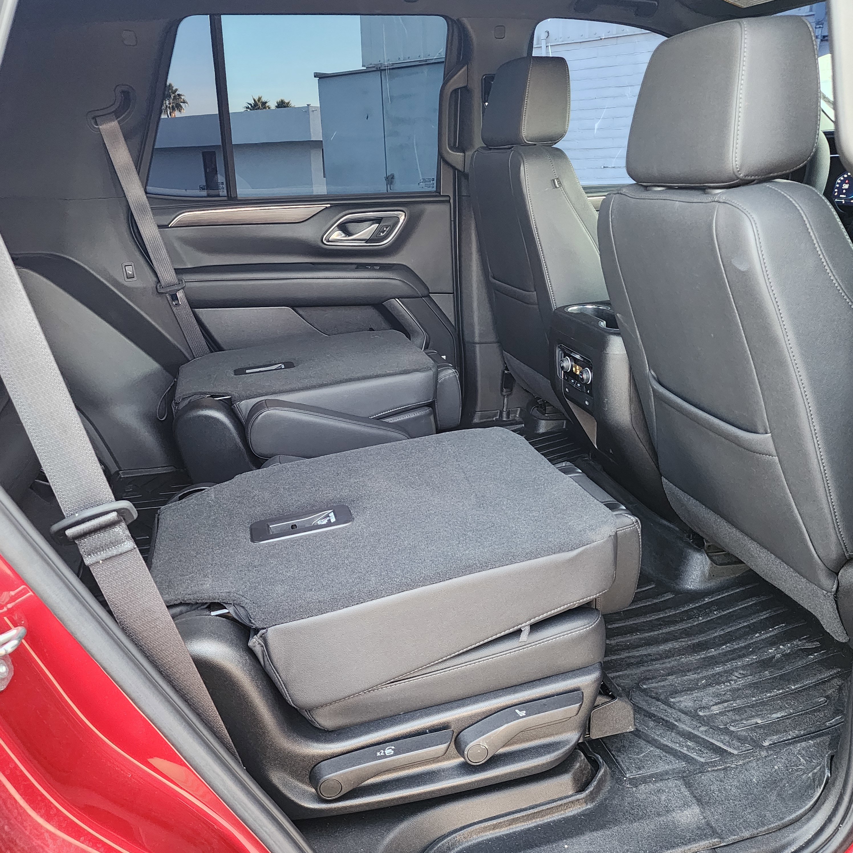 Used 2023 Chevrolet Tahoe LT w/ Luxury Package image 19